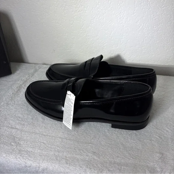 GAP Womans Black Slip-On Loafers